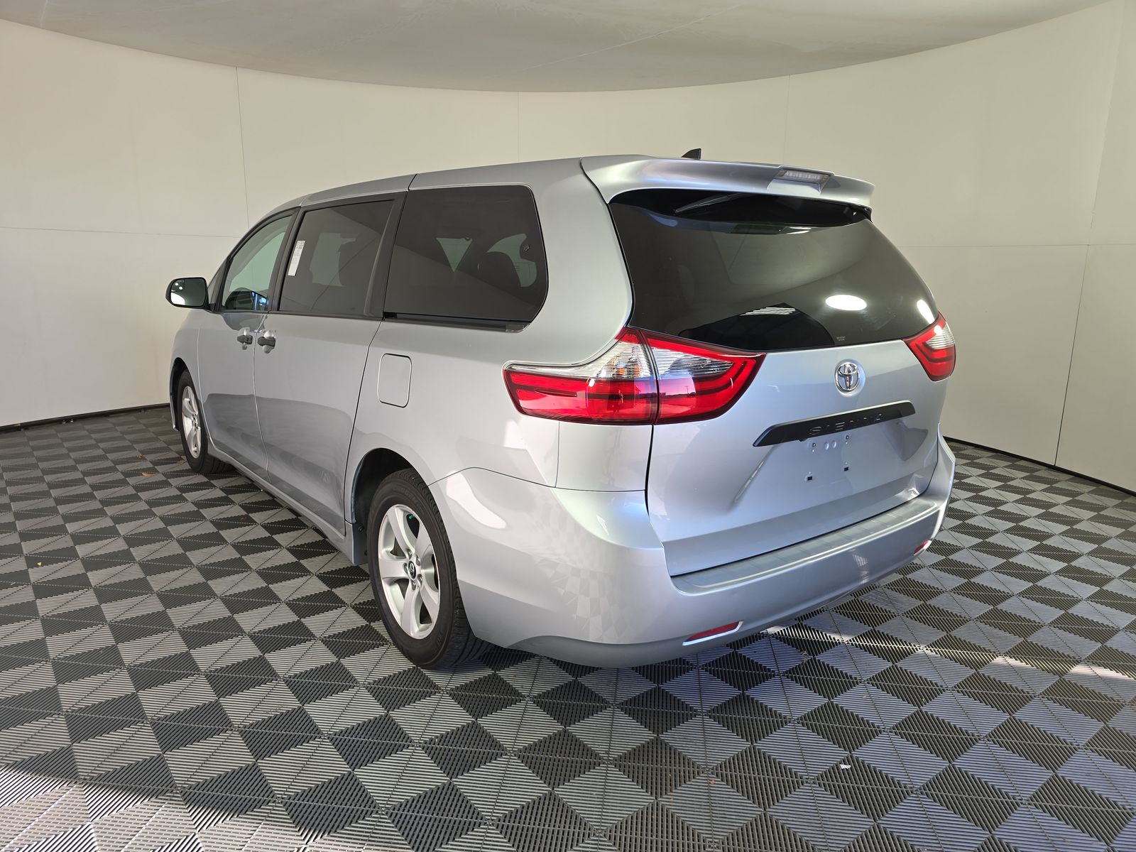 2020 Toyota Sienna L FWD