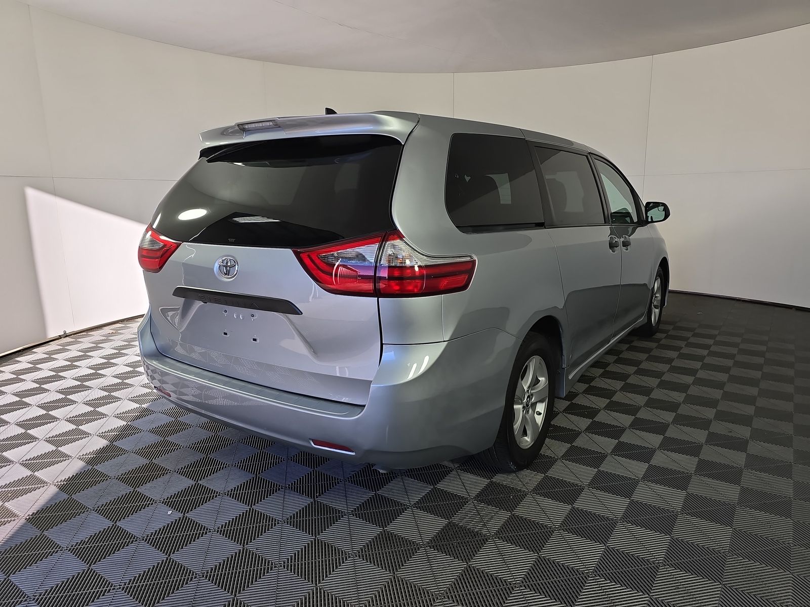 2020 Toyota Sienna L FWD