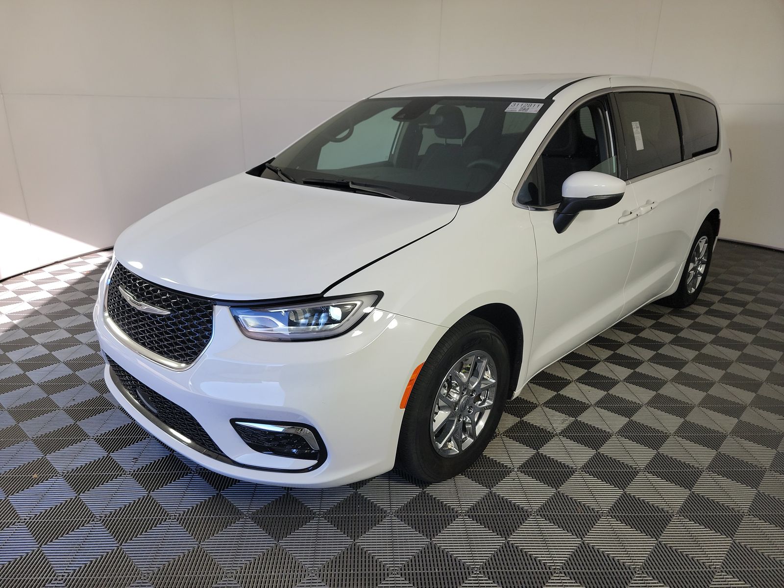 2023 Chrysler Pacifica Touring 121.6