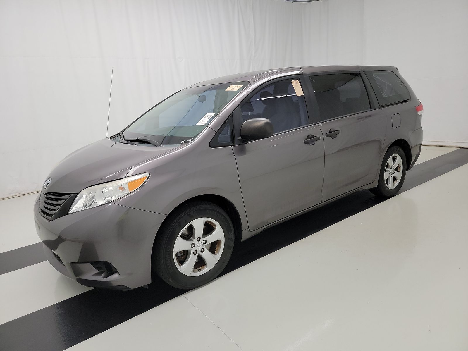 2014 Toyota Sienna L 7-Passenger 119.3
