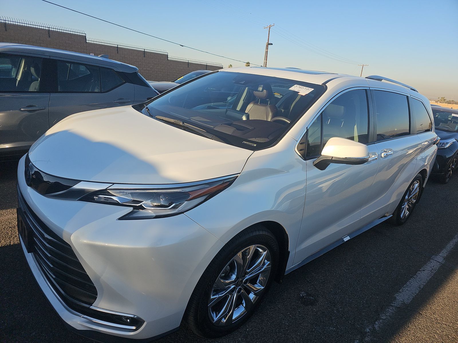 2022 Toyota Sienna Platinum 7-Passenger 120.5