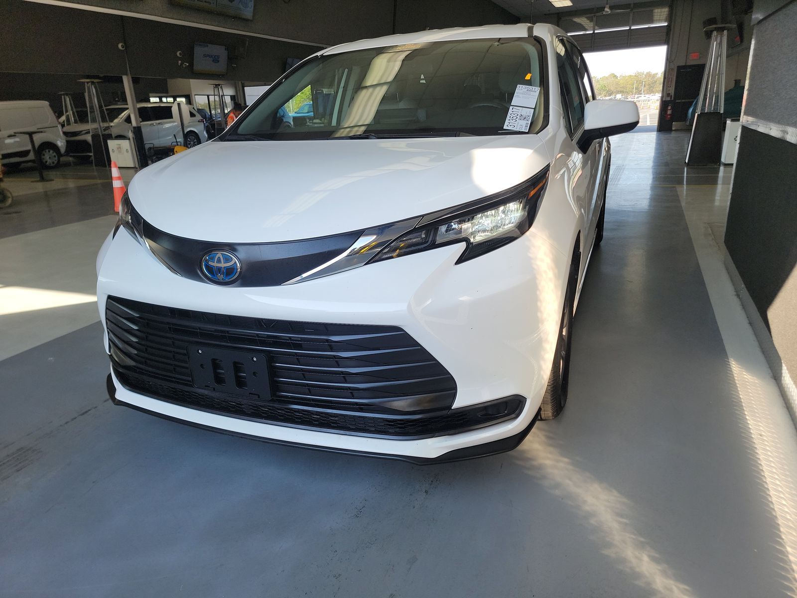 2023 Toyota Sienna LE 8-Passenger 120.5