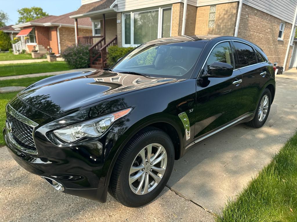 2017 INFINITI QX70