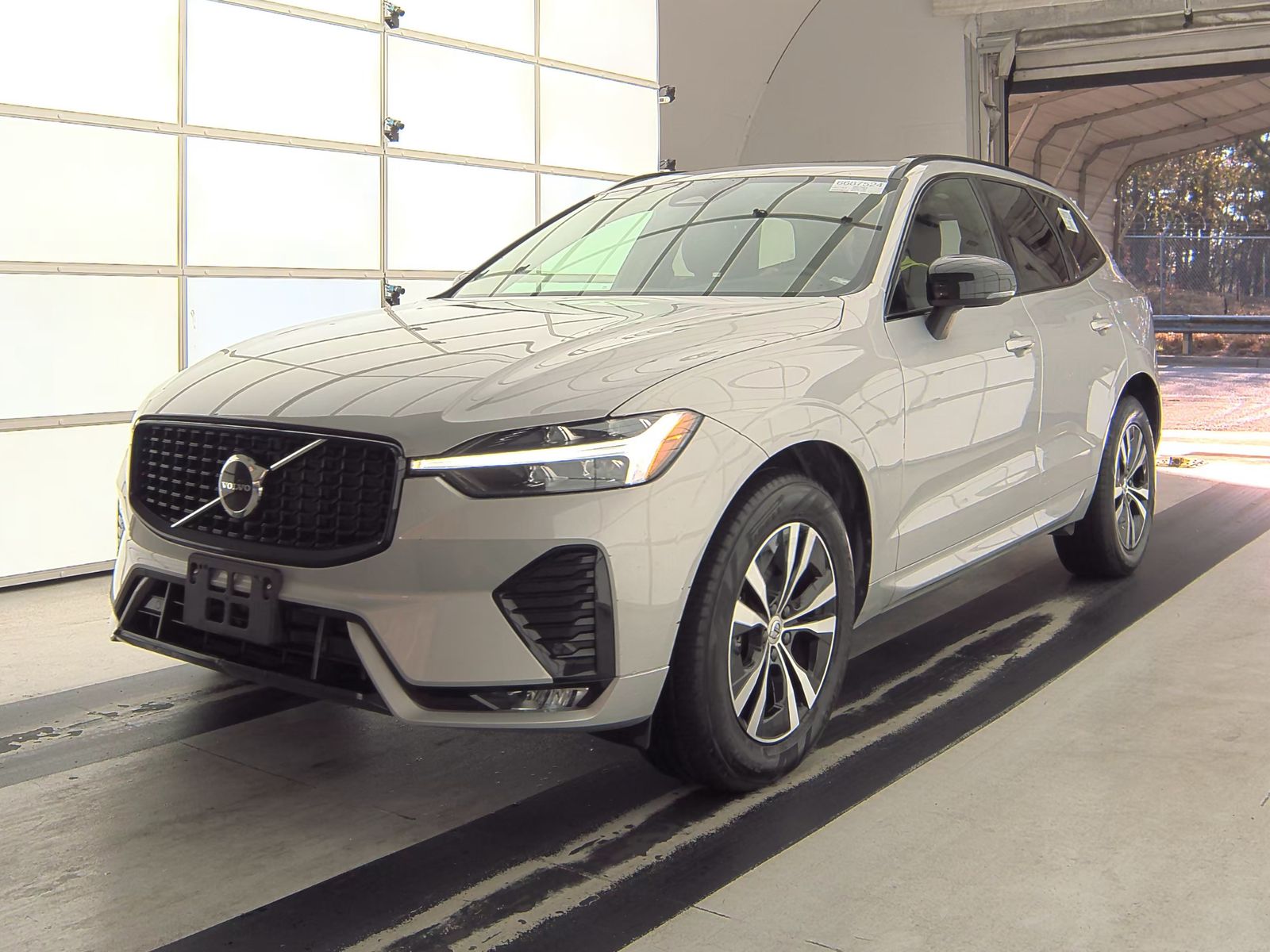 2024 Volvo XC60 B5 Core Dark Theme