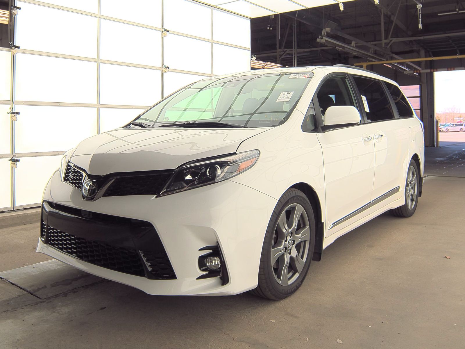 2019 Toyota Sienna SE Premium 8-Passenger 119.3