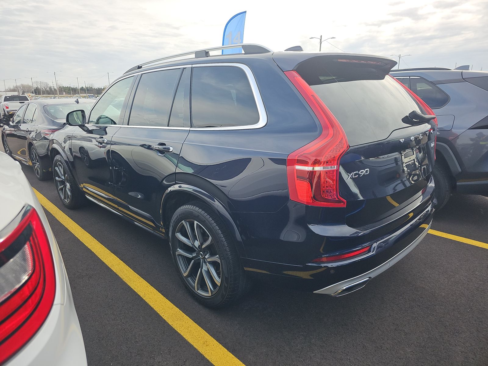 2019 Volvo XC90 T6 Momentum AWD