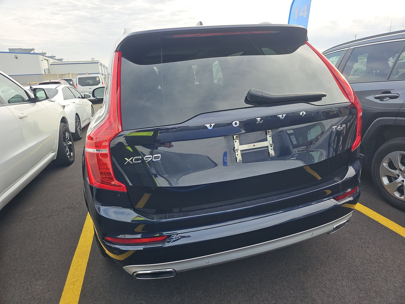 2019 Volvo XC90 T6 Momentum AWD