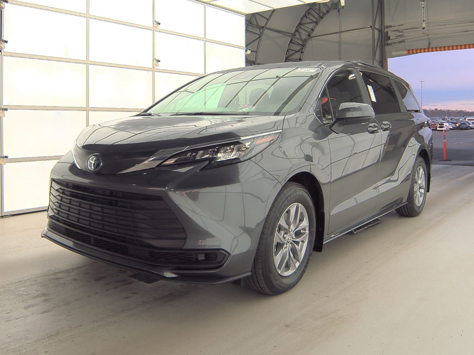 2025 Toyota Sienna LE 8-Passenger 120.5