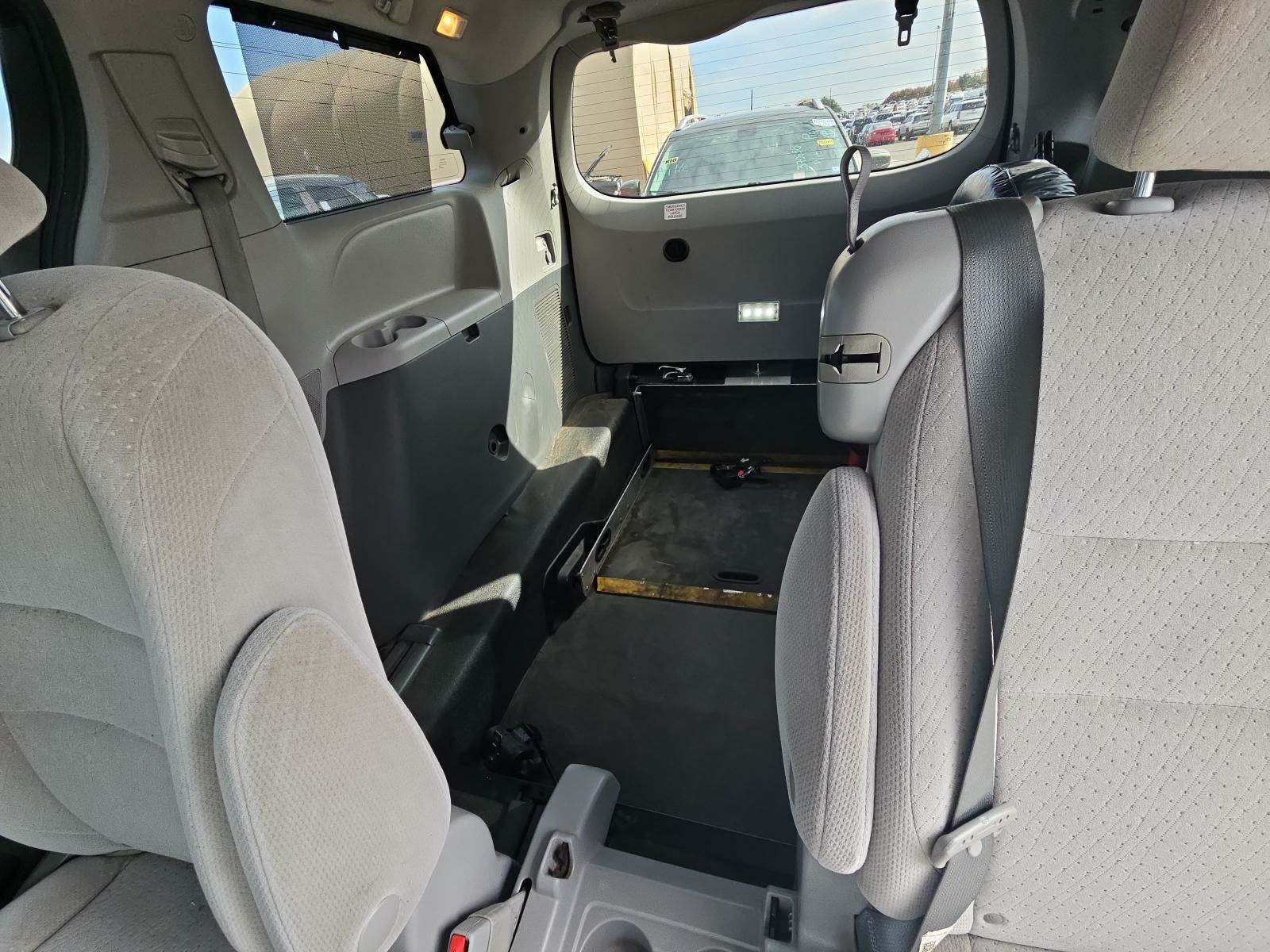 2020 Toyota Sienna LE FWD