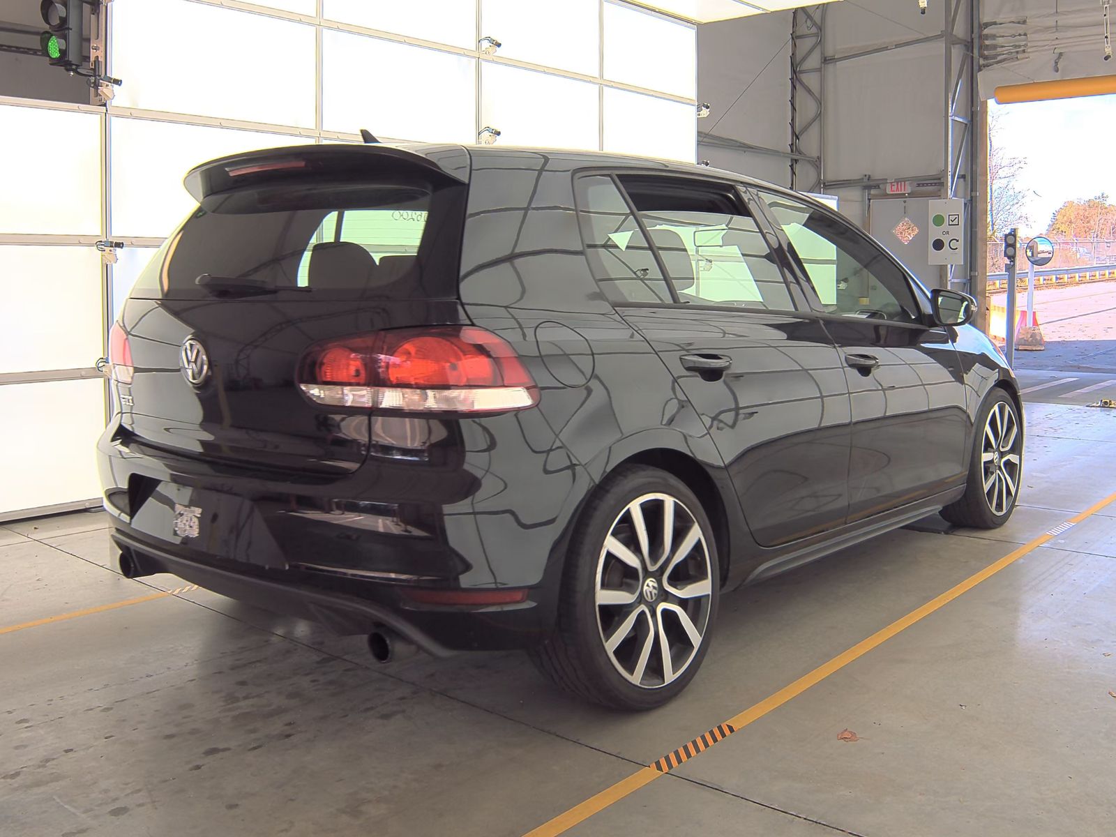 2014 Volkswagen Golf GTI 2.0T Wolfsburg Edition FWD