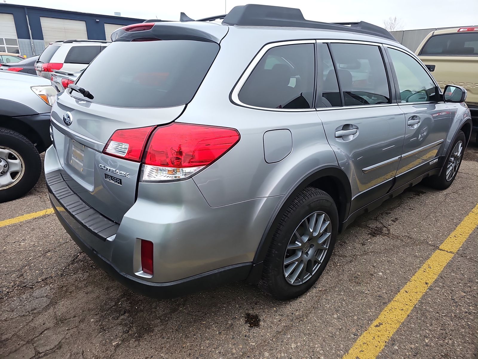 2011 Subaru Outback 2.5i Limited AWD