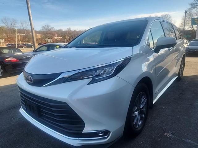 2021 Toyota Sienna XLE 7-Passenger 120.5