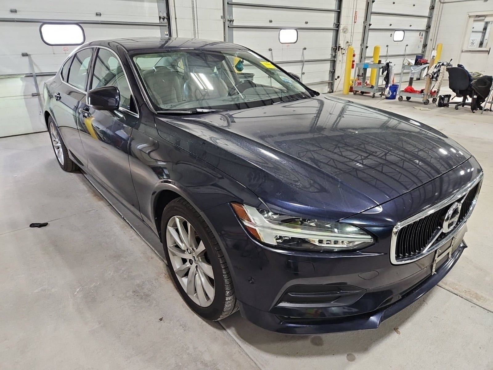 2017 Volvo S90 T6 Momentum AWD