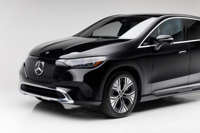 Mercedes-Benz EQE 350 SUV снимка Mercedes-Benz EQE 350 SUV