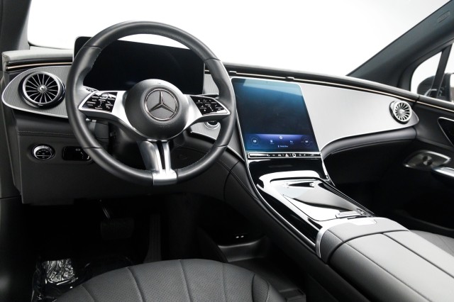 Mercedes-Benz EQE 350 SUV снимка Mercedes-Benz EQE 350 SUV