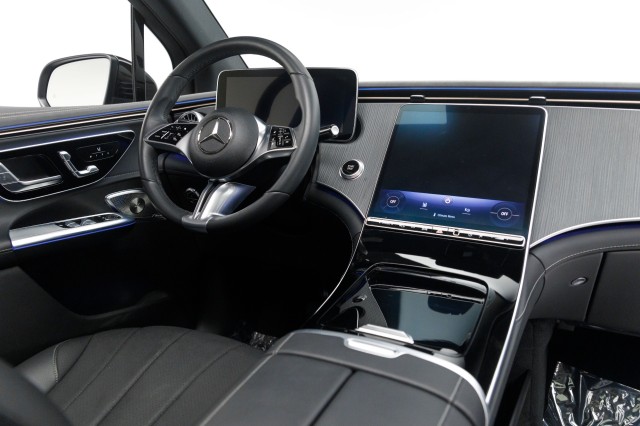 Mercedes-Benz EQE 350 SUV снимка Mercedes-Benz EQE 350 SUV