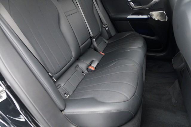 Mercedes-Benz EQE 350 SUV снимка Mercedes-Benz EQE 350 SUV