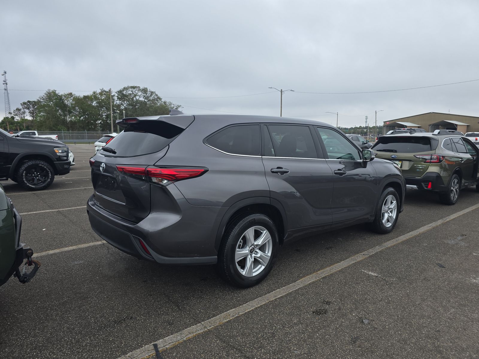 2021 Toyota Highlander L FWD