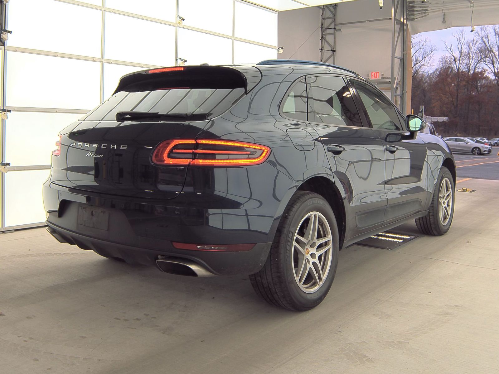 2017 Porsche Macan Base AWD