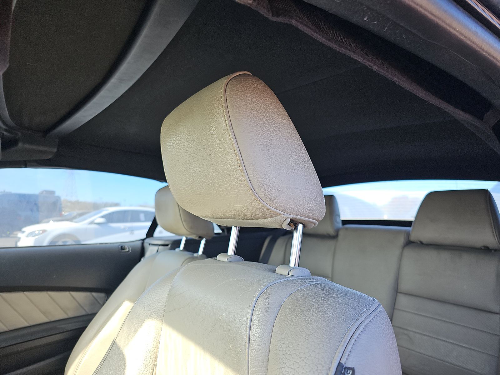 2012 Ford Mustang V6 Premium RWD