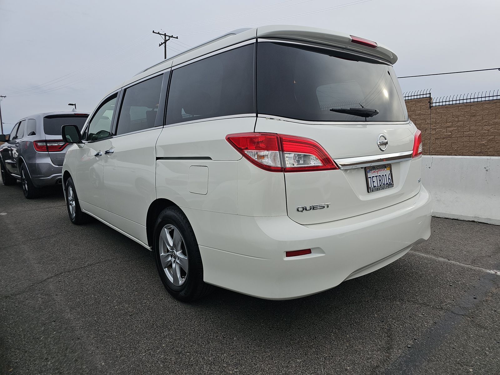 2014 Nissan Quest SV FWD