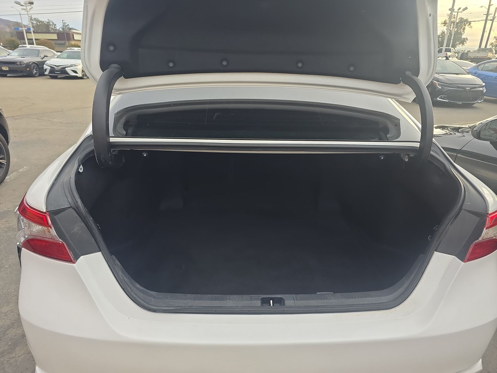 2019 Toyota Camry SE FWD