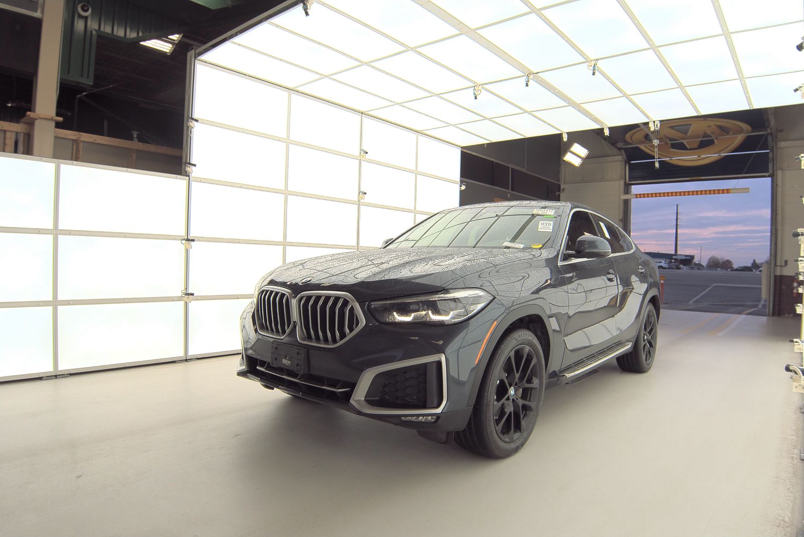 2021 BMW X6 Sports Activity Coupe xDrive40i
