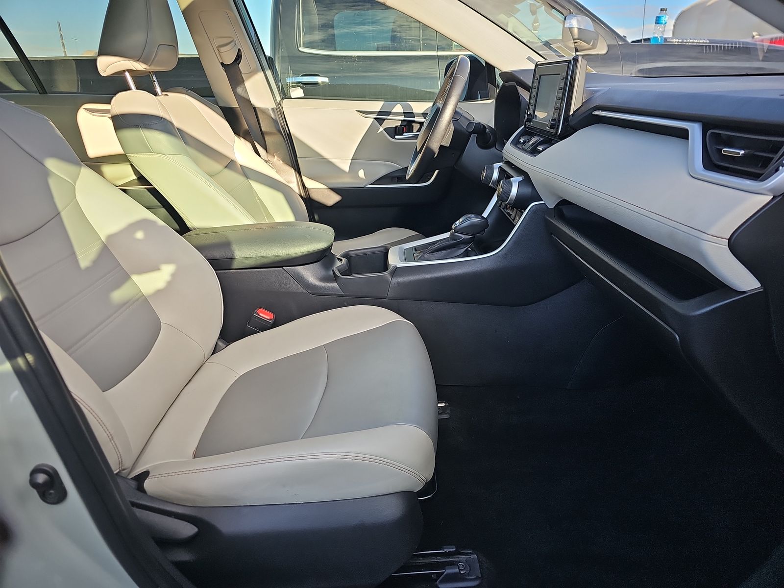 2022 Toyota RAV4 XLE Premium FWD