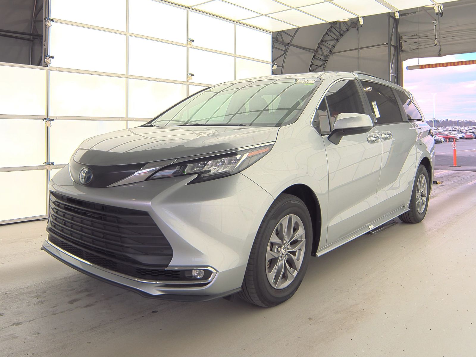 2022 Toyota Sienna XLE 7-Passenger 120.5