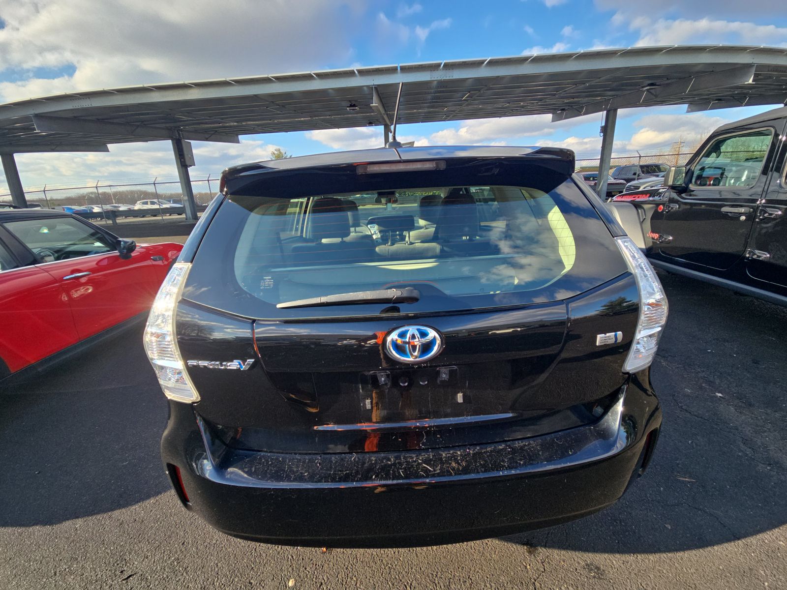 2014 Toyota Prius v Three FWD