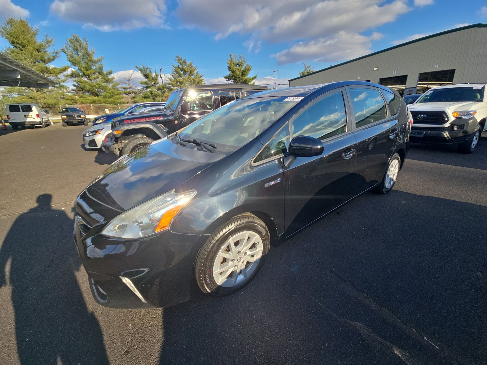 2014 Toyota Prius v Three FWD