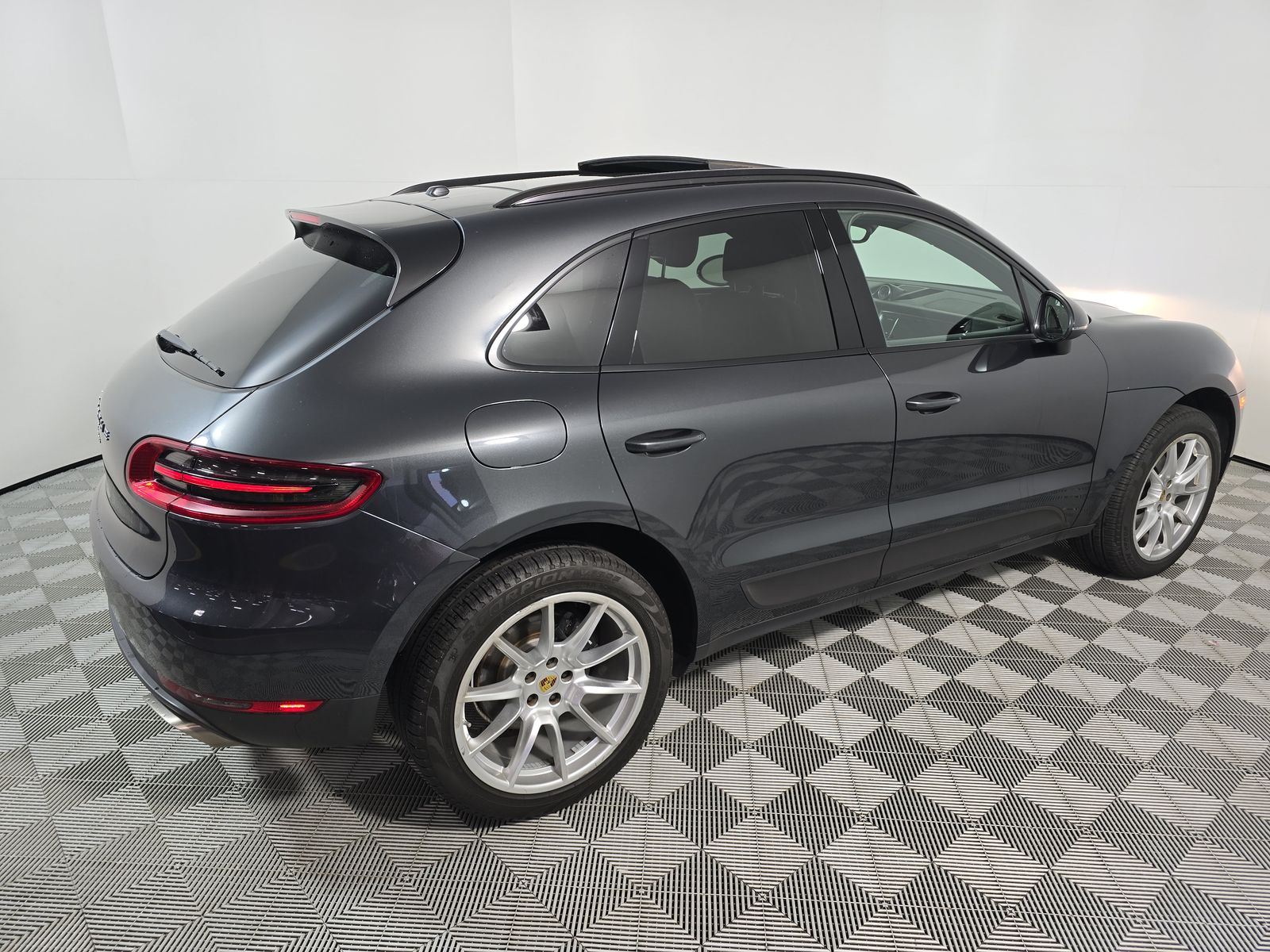 2017 Porsche Macan Base AWD