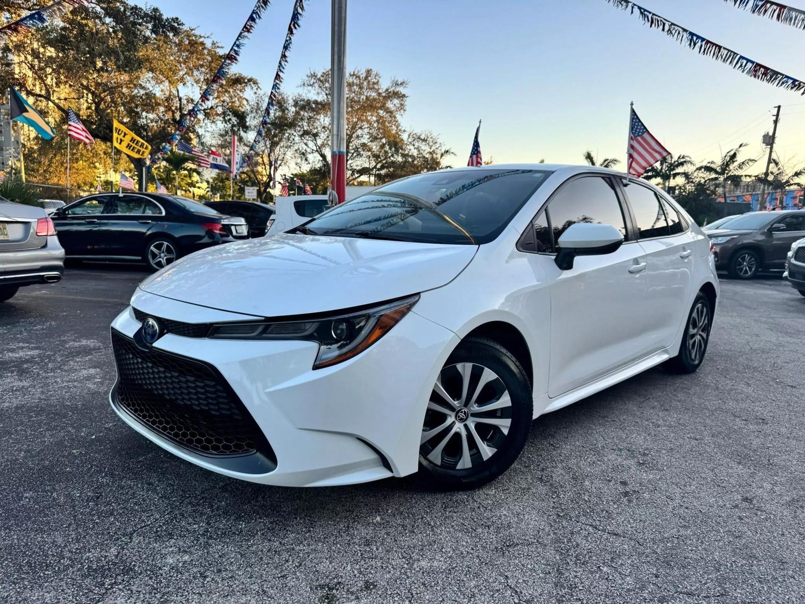 2022 Toyota Corolla Hybrid LE Sedan
