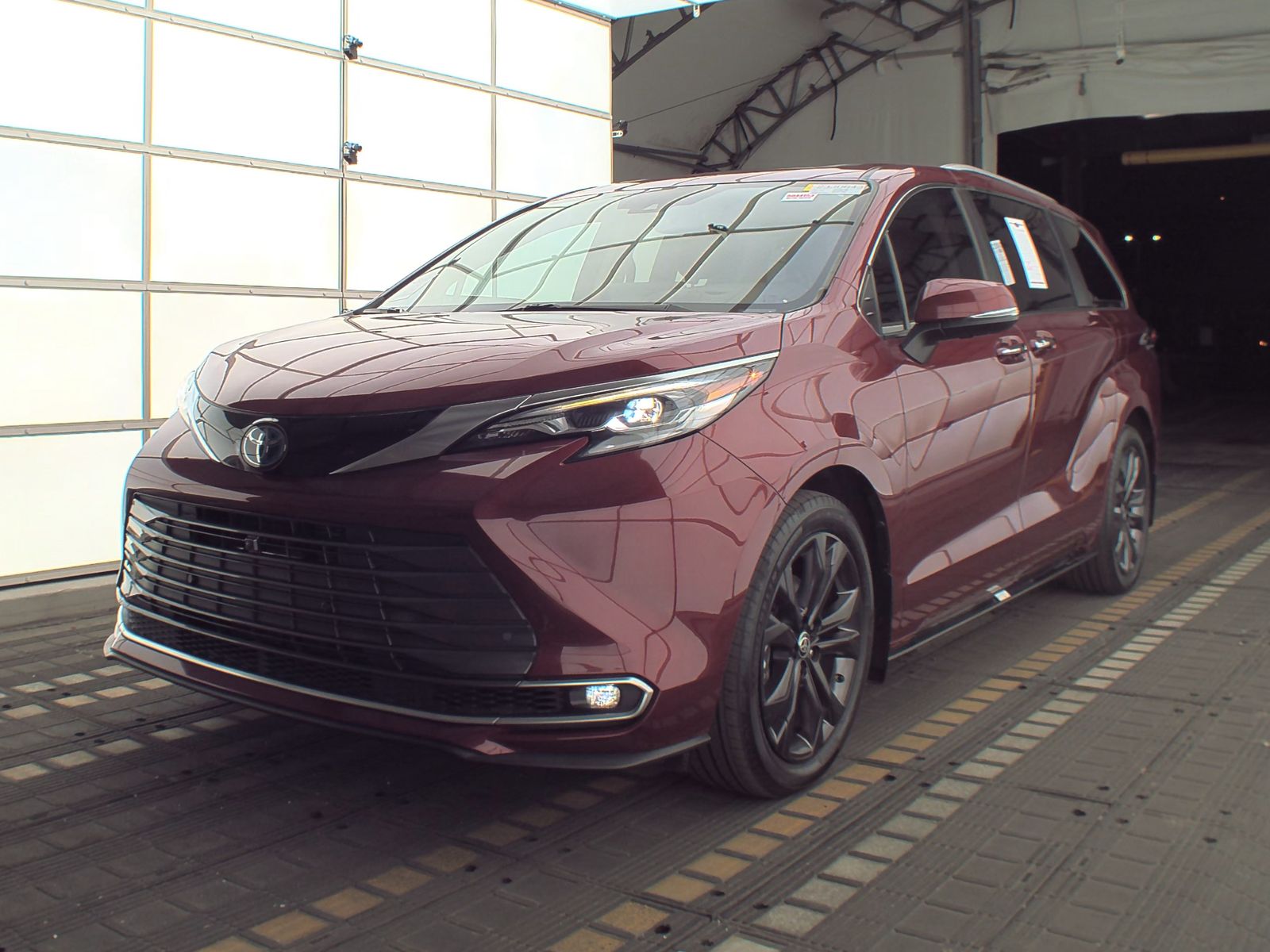 2022 Toyota Sienna Platinum 7-Passenger 120.5