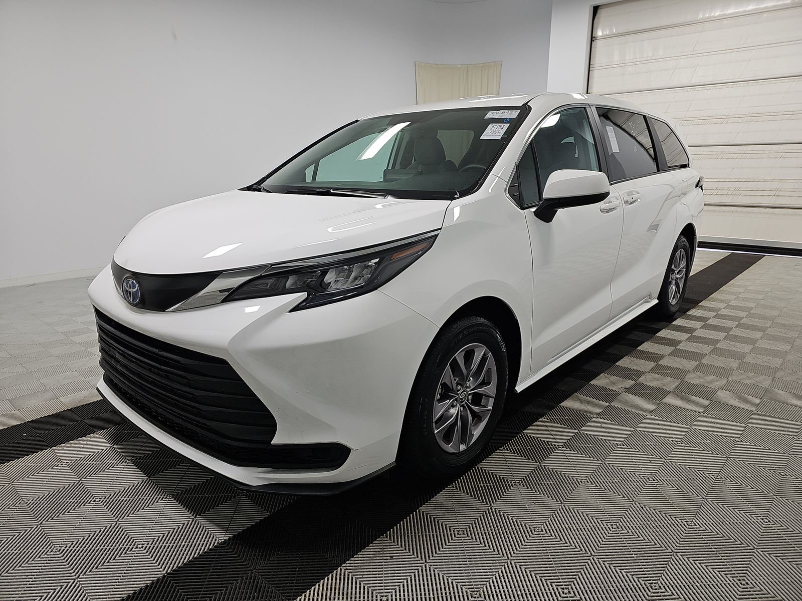 2024 Toyota Sienna LE 8-Passenger 120.5