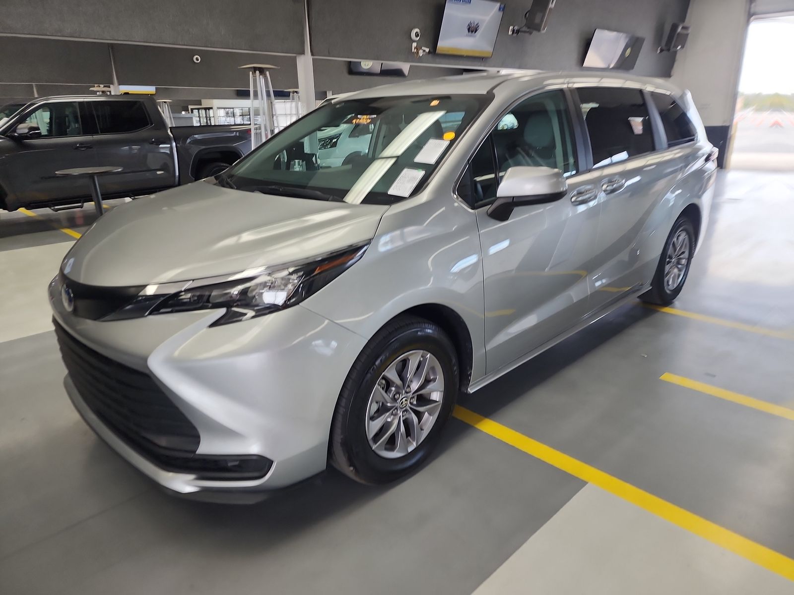 2024 Toyota Sienna LE 8-Passenger 120.5
