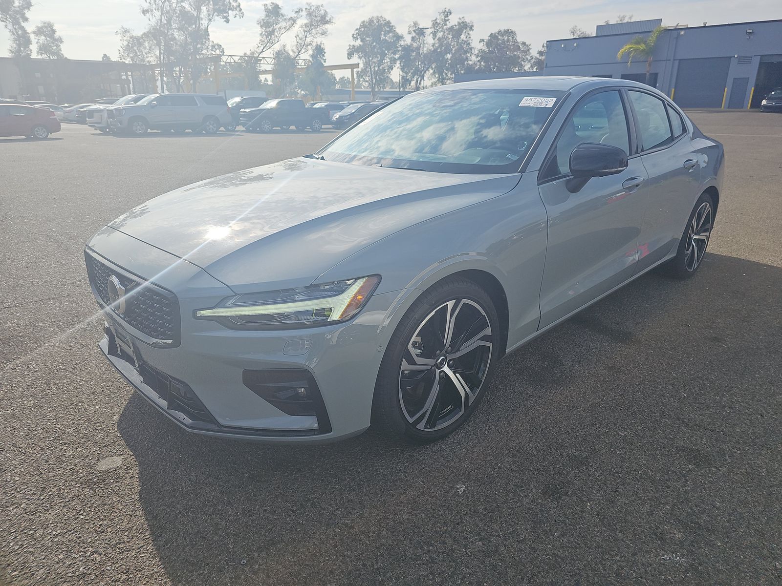 2024 Volvo S60 Plus Dark Theme