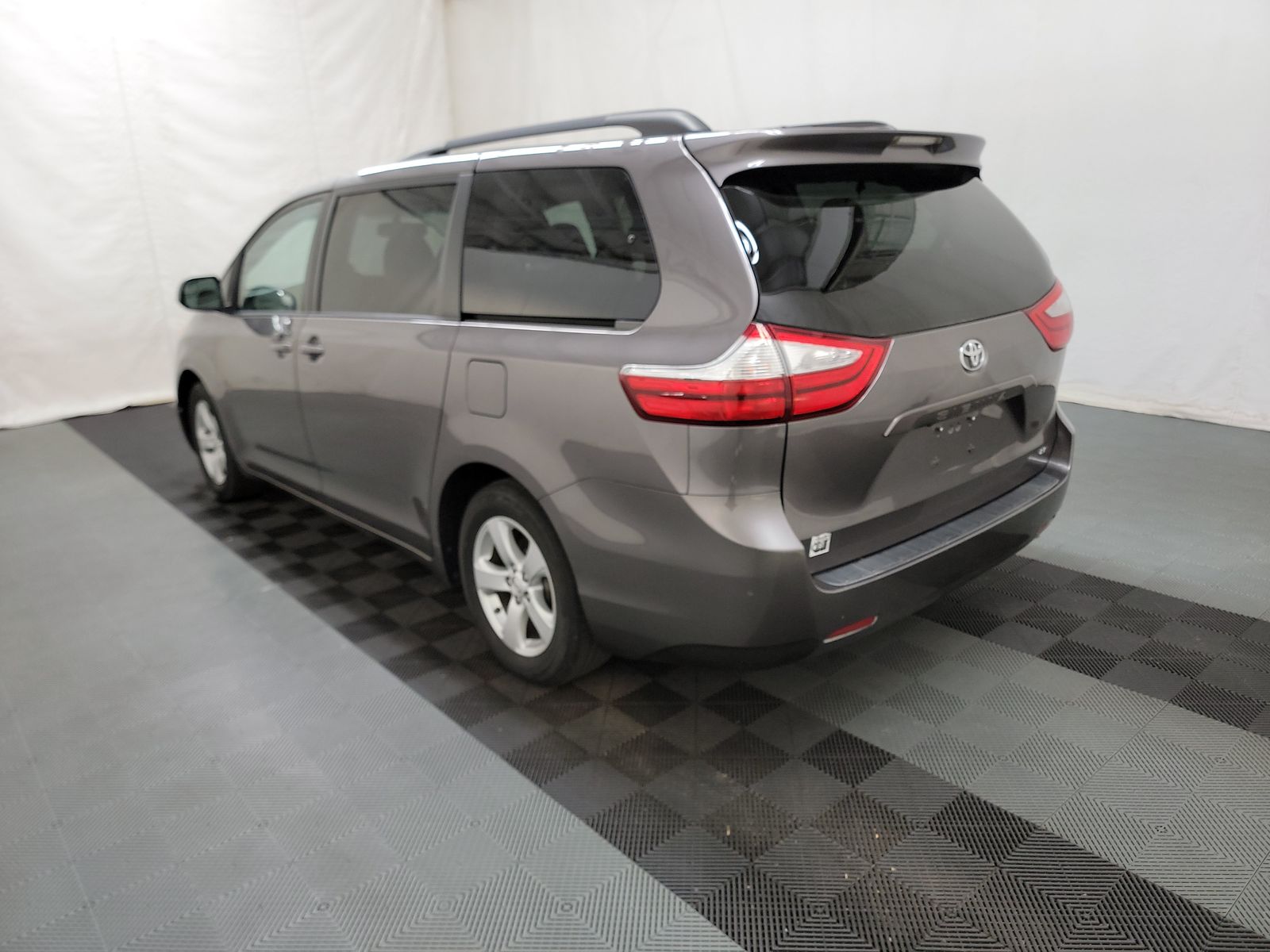 2015 Toyota Sienna LE FWD