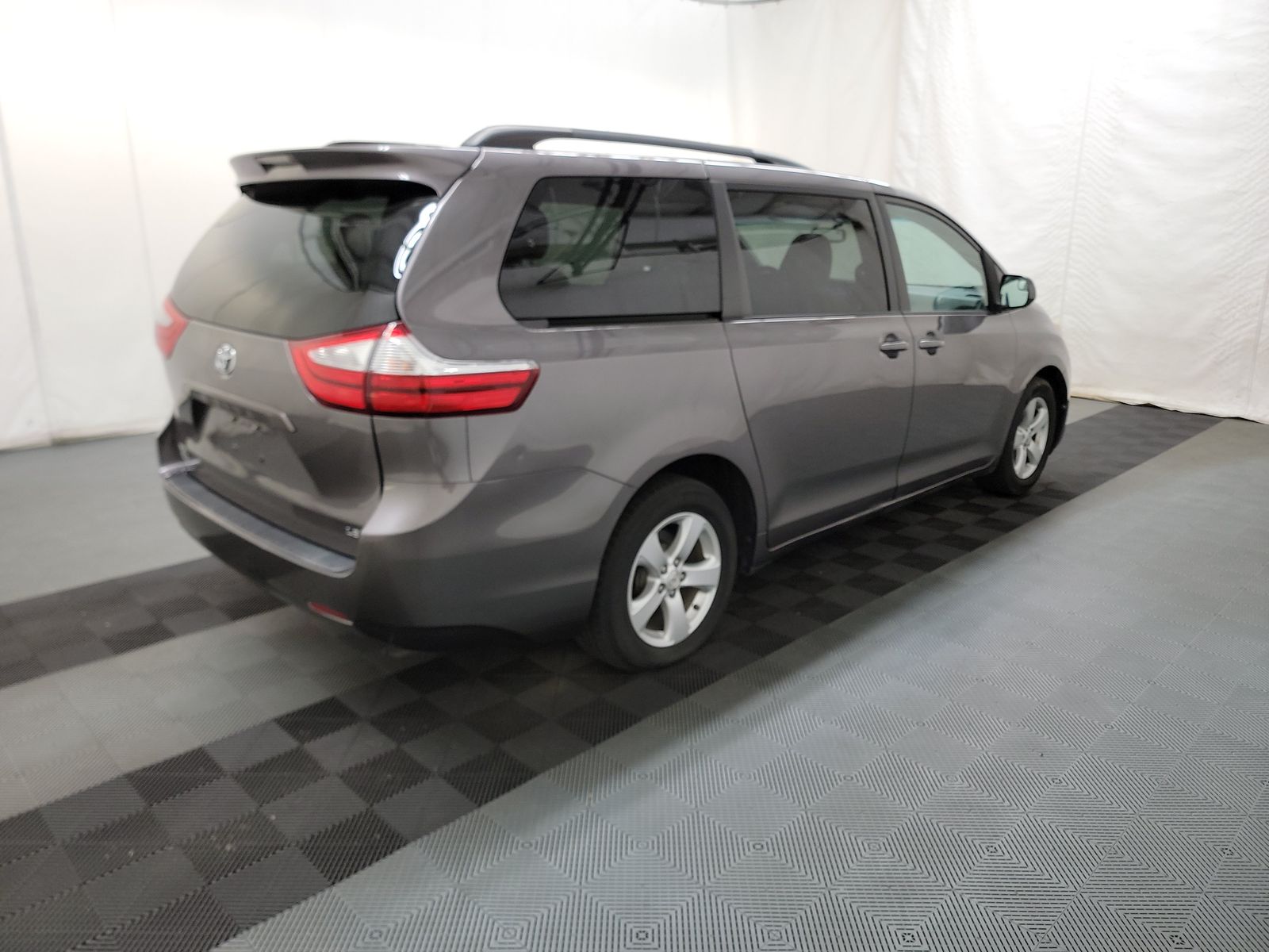 2015 Toyota Sienna LE FWD