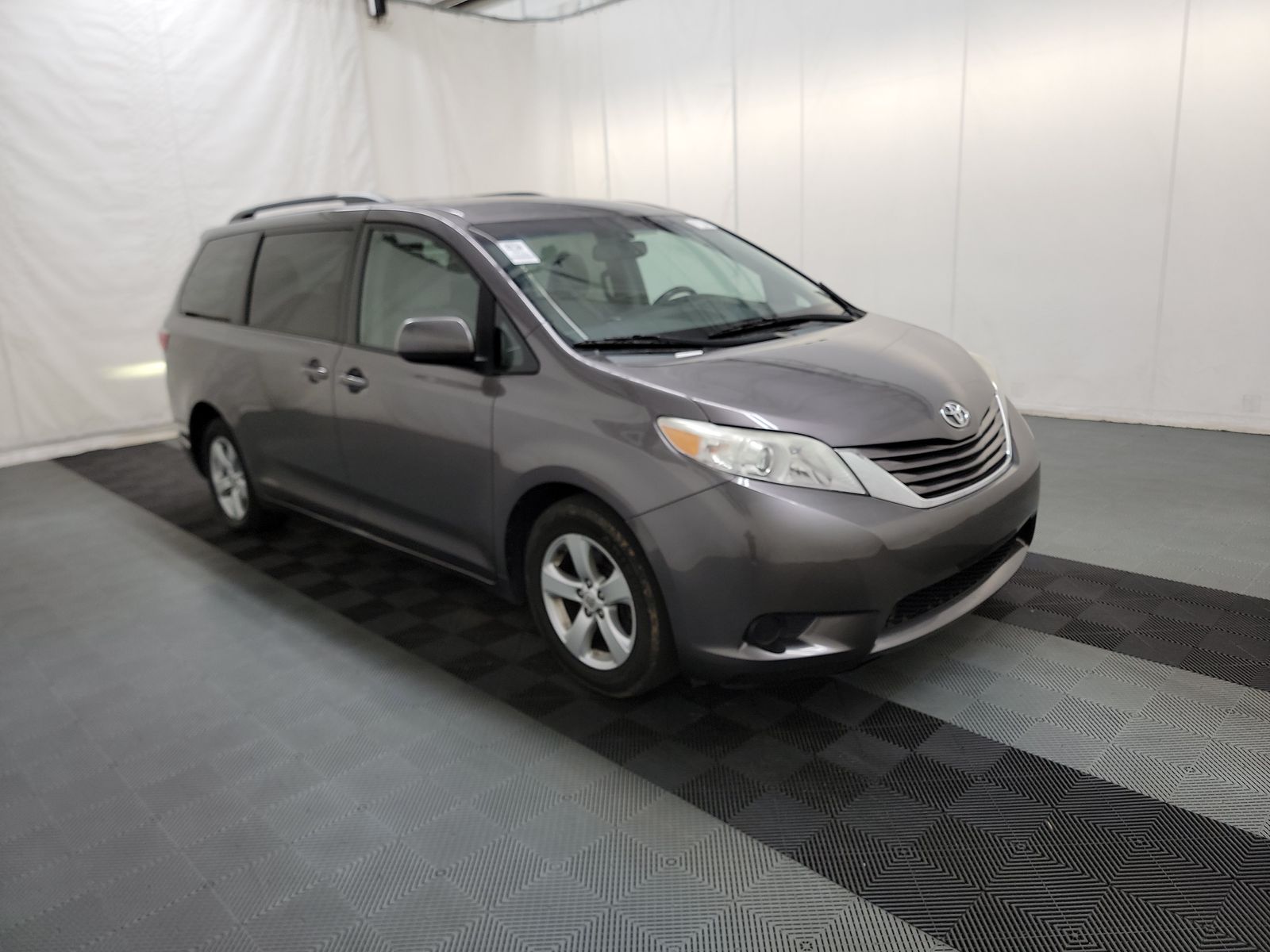 2015 Toyota Sienna LE FWD