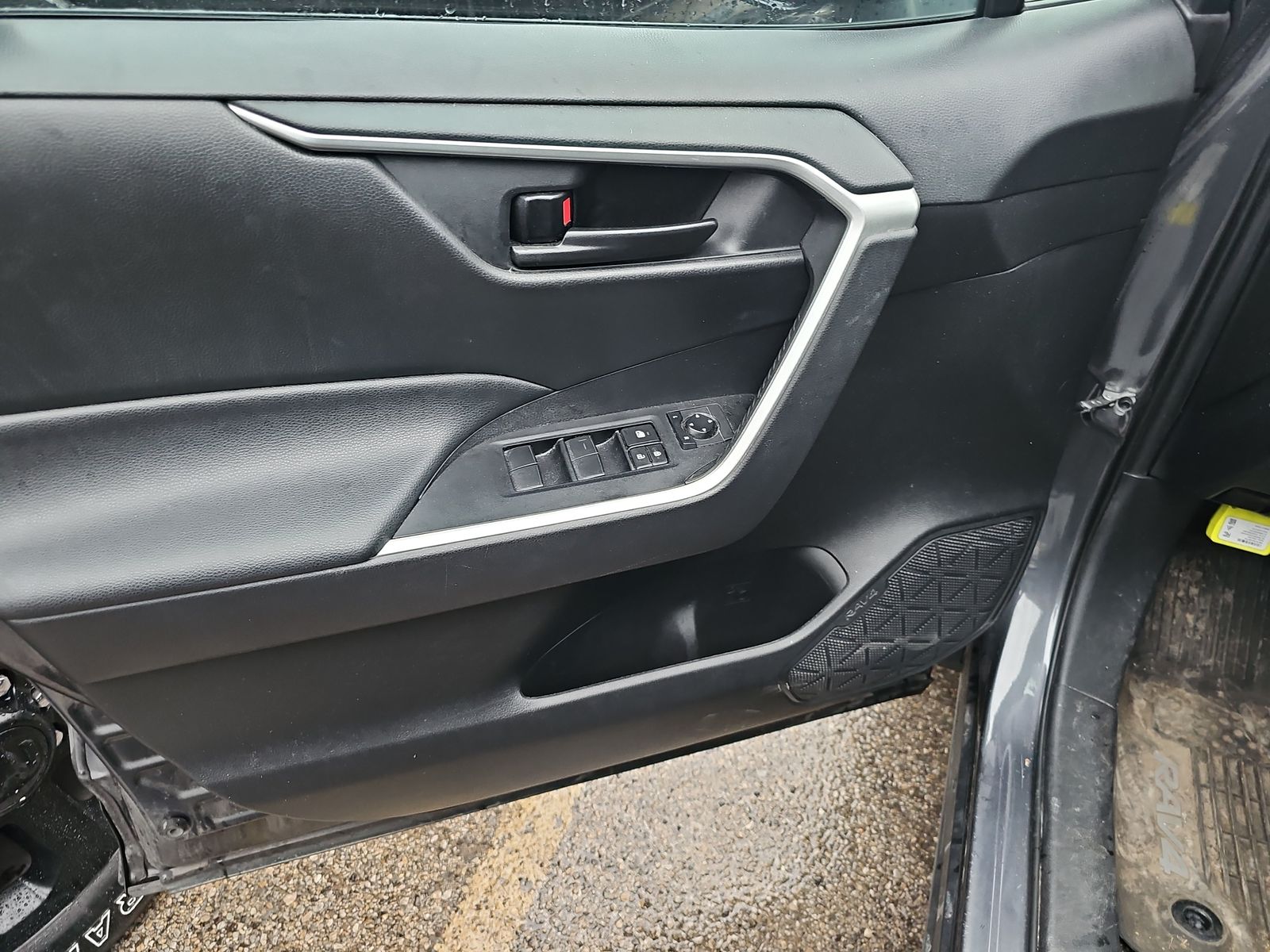 2020 Toyota RAV4 LE FWD
