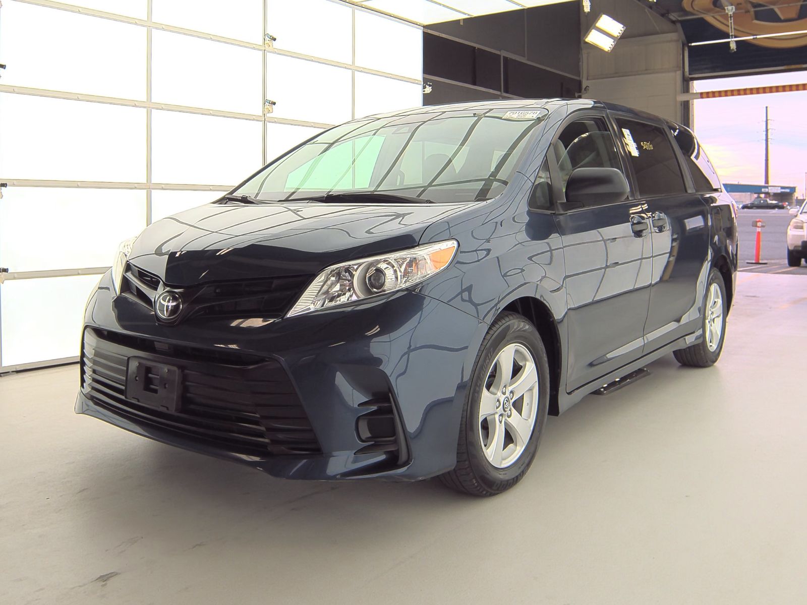 2020 Toyota Sienna L 7-Passenger 119.3