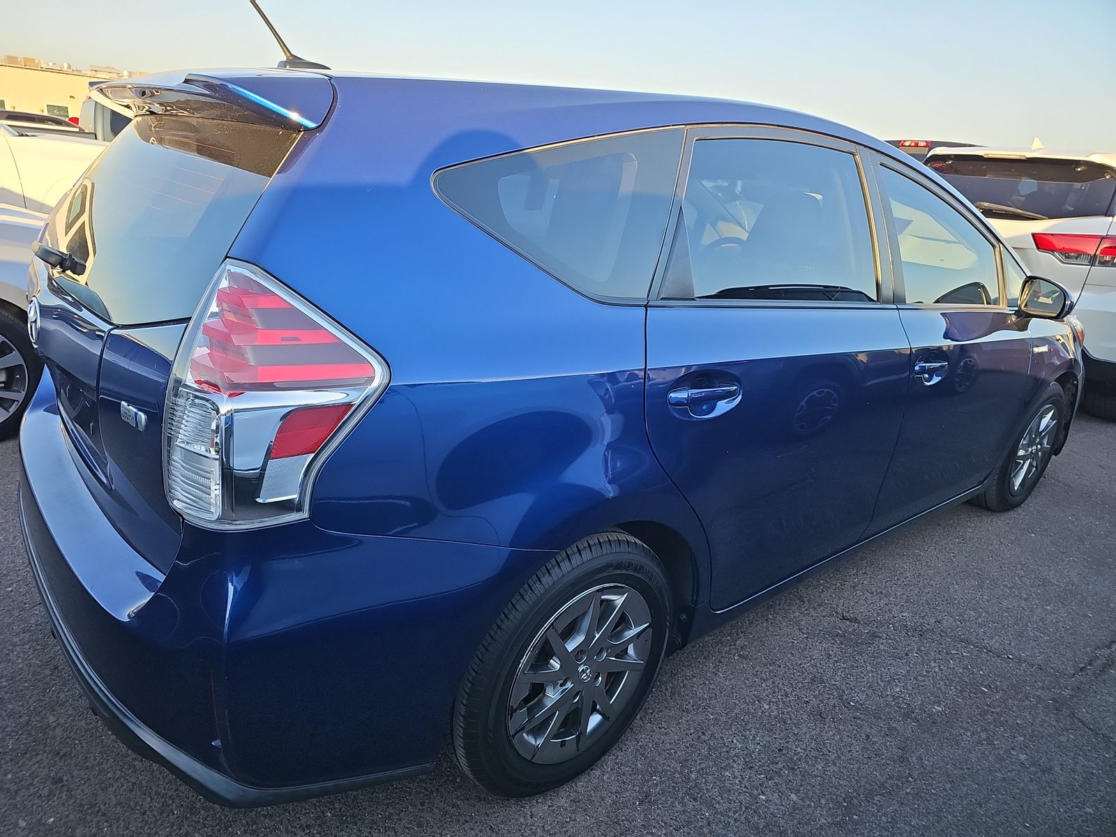 2015 Toyota Prius v Three FWD