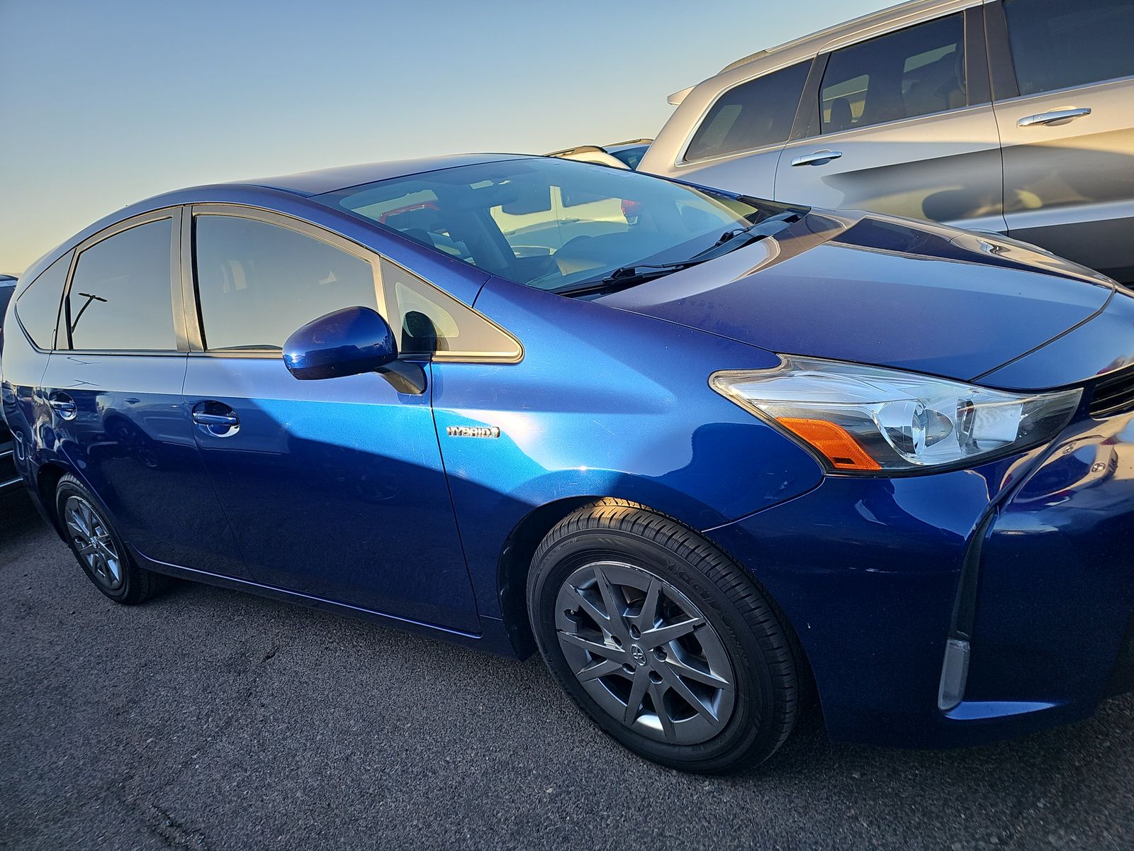 2015 Toyota Prius v Three FWD