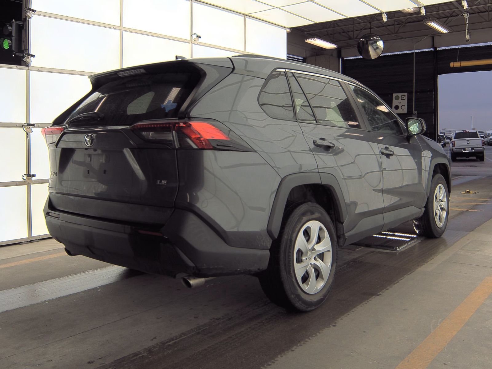 2020 Toyota RAV4 LE FWD
