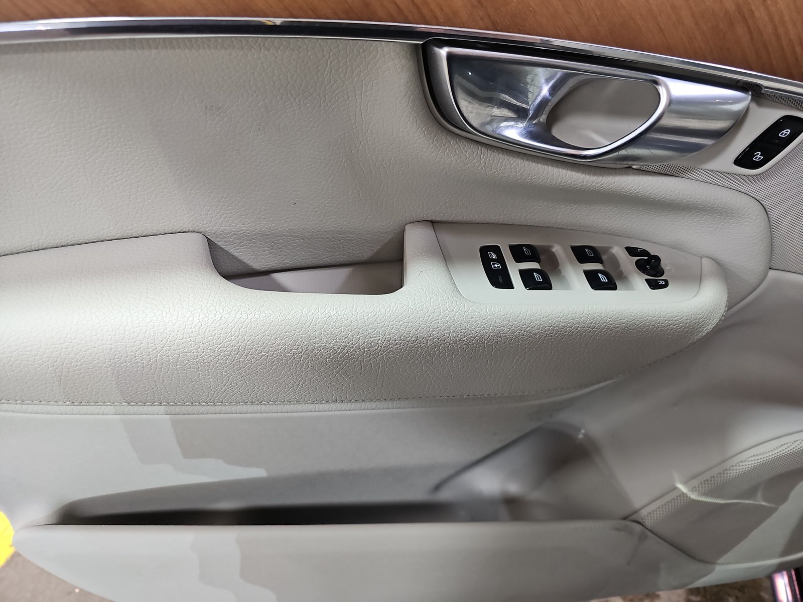 2022 Volvo XC90 T6 Momentum AWD