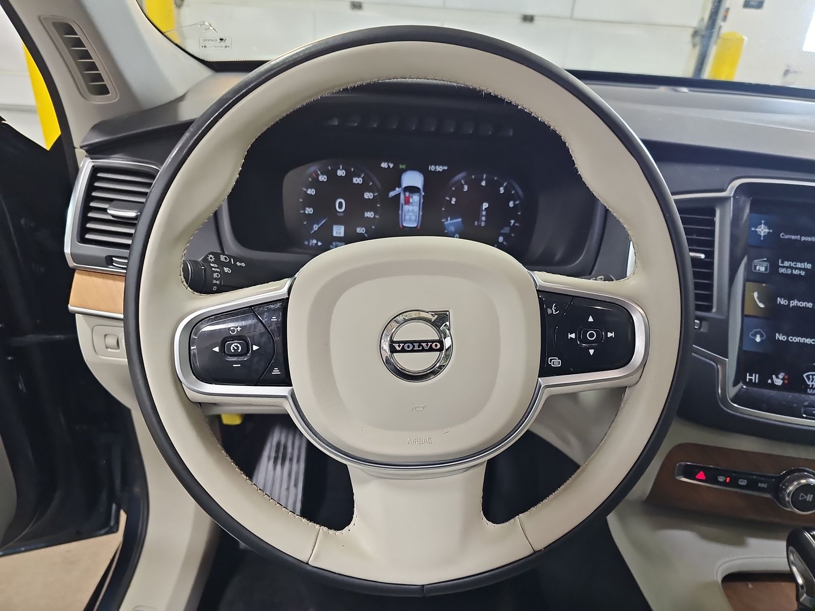2022 Volvo XC90 T6 Momentum AWD