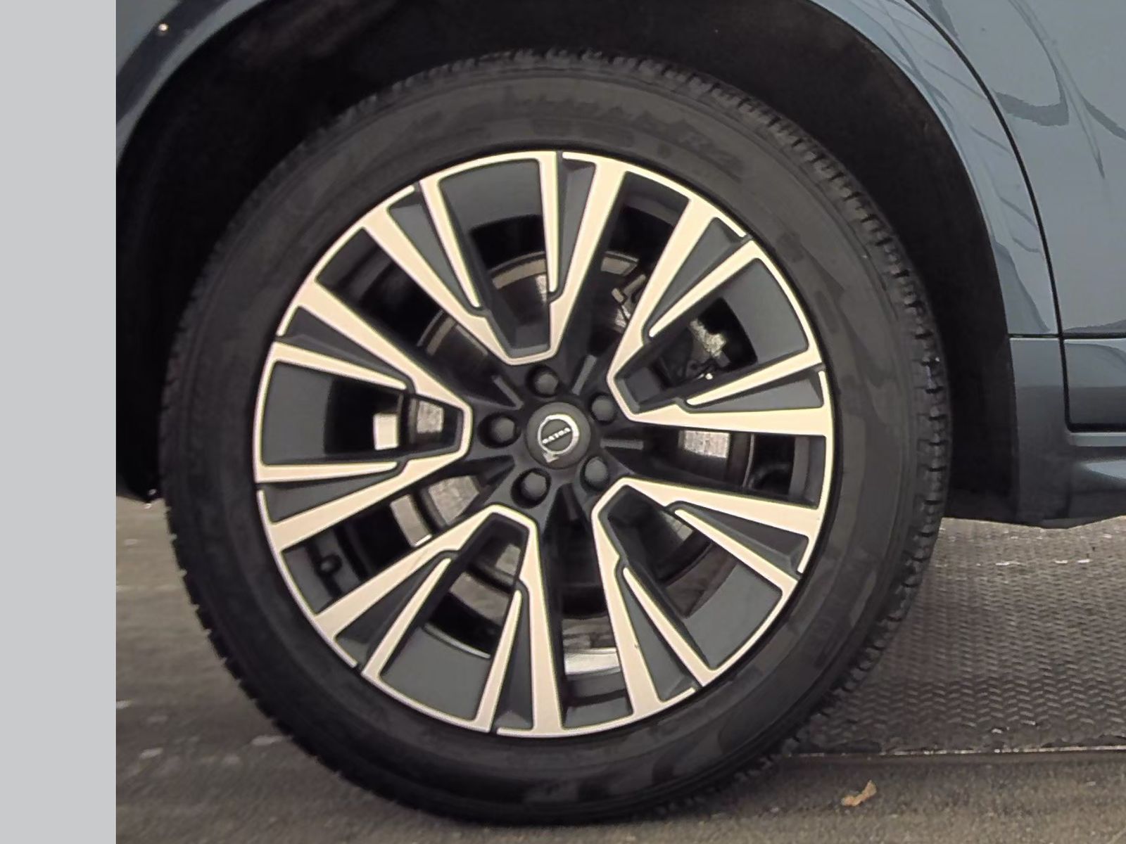 2022 Volvo XC90 T6 Momentum AWD