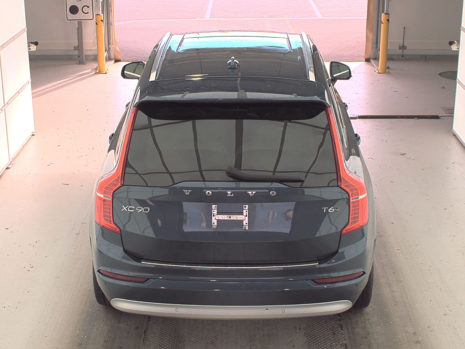 2022 Volvo XC90 T6 Momentum AWD