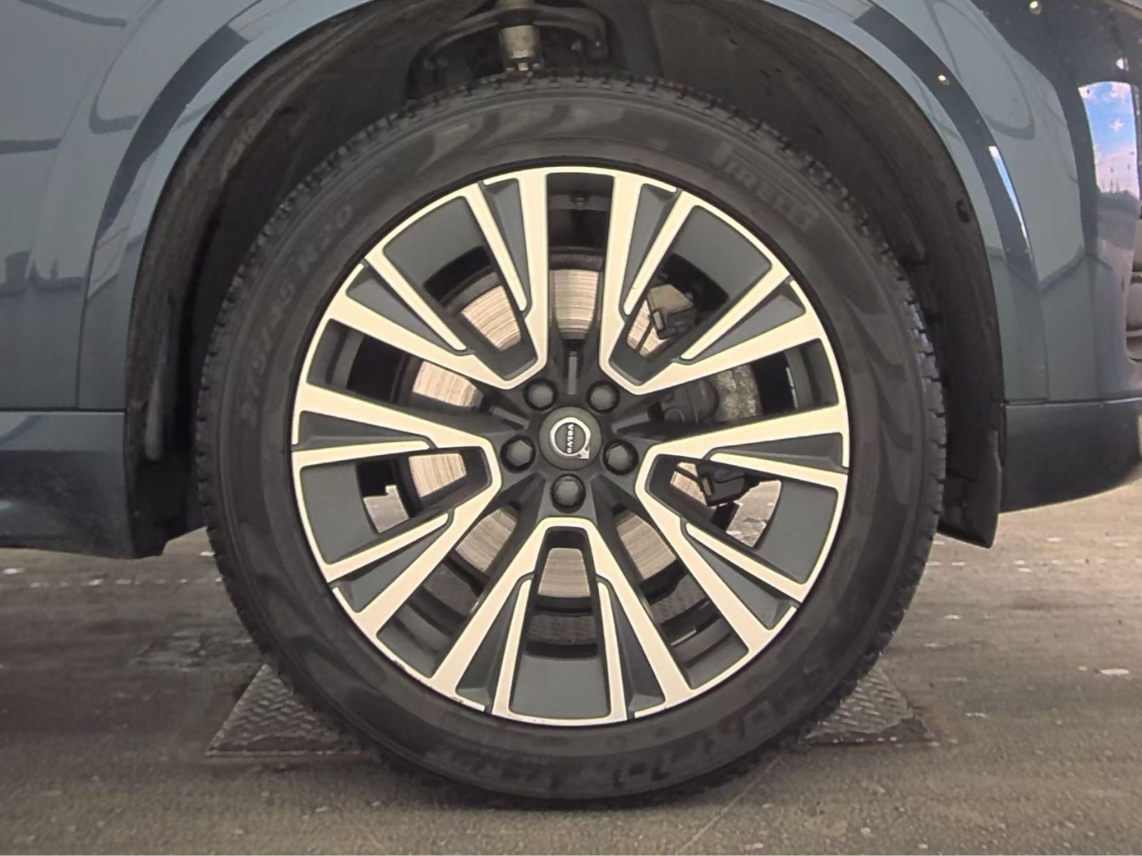 2022 Volvo XC90 T6 Momentum AWD